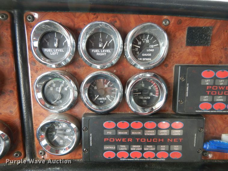 image for item DF6482 2001 Peterbilt 379  tow truck