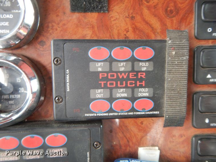 image for item DF6482 2001 Peterbilt 379  tow truck