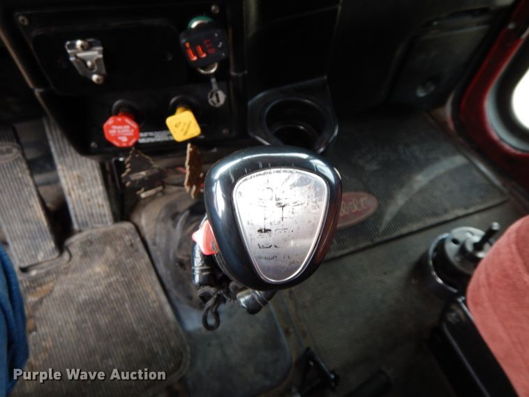 image for item DF6482 2001 Peterbilt 379  tow truck