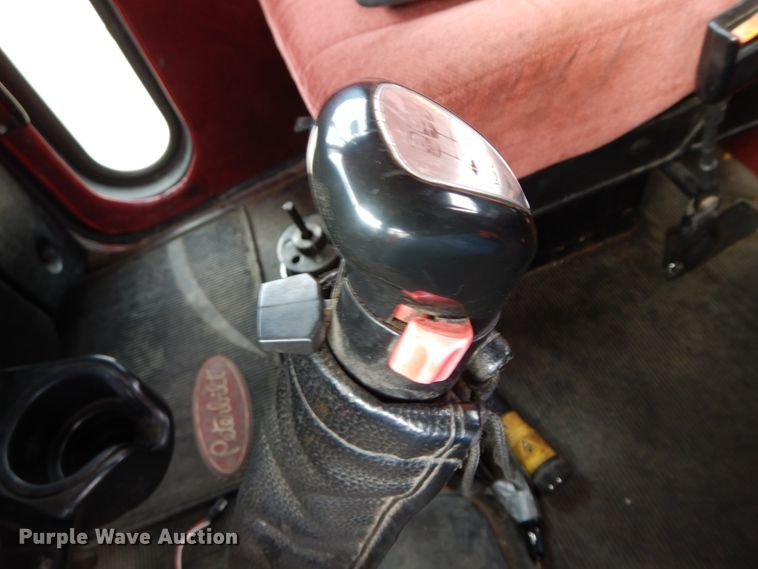 image for item DF6482 2001 Peterbilt 379  tow truck