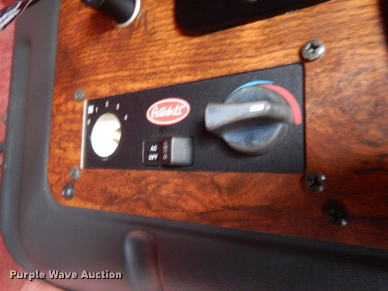 image for item DF6482 2001 Peterbilt 379  tow truck