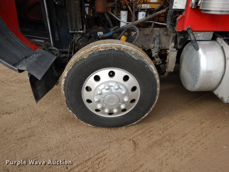 image for item DF6482 2001 Peterbilt 379  tow truck