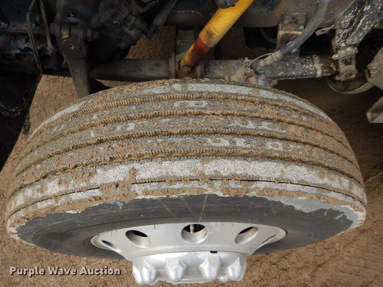 image for item DF6482 2001 Peterbilt 379  tow truck