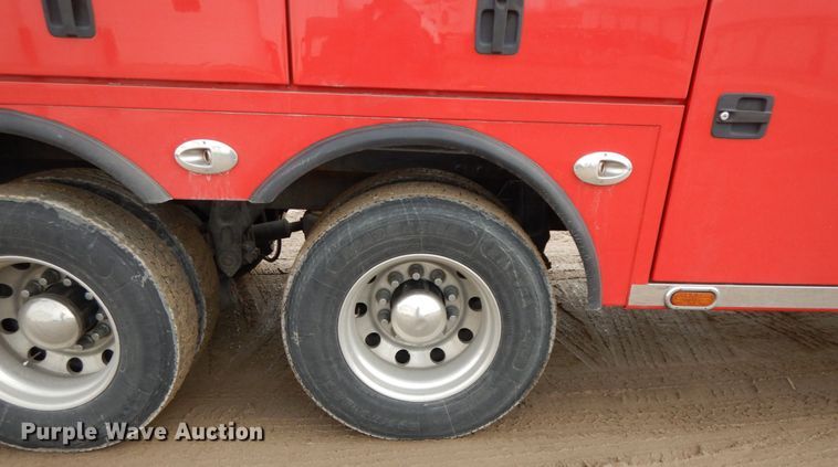 image for item DF6482 2001 Peterbilt 379  tow truck