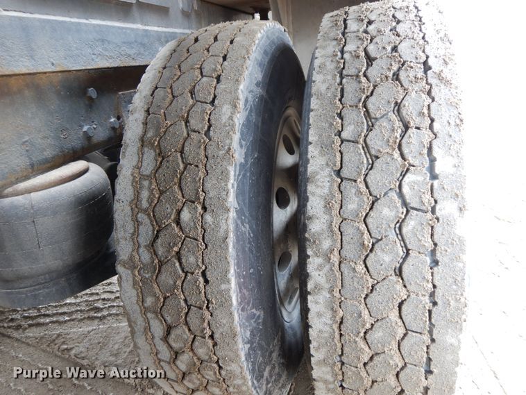 image for item DF6482 2001 Peterbilt 379  tow truck