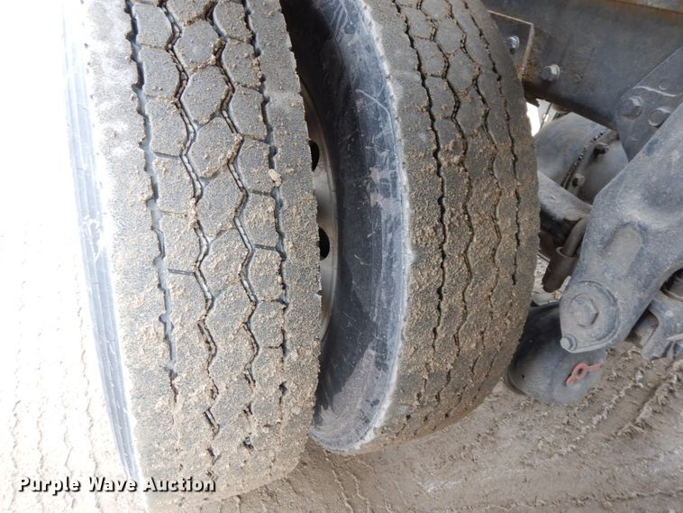 image for item DF6482 2001 Peterbilt 379  tow truck