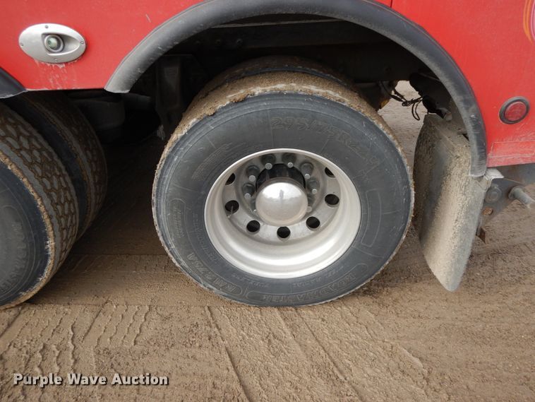 image for item DF6482 2001 Peterbilt 379  tow truck