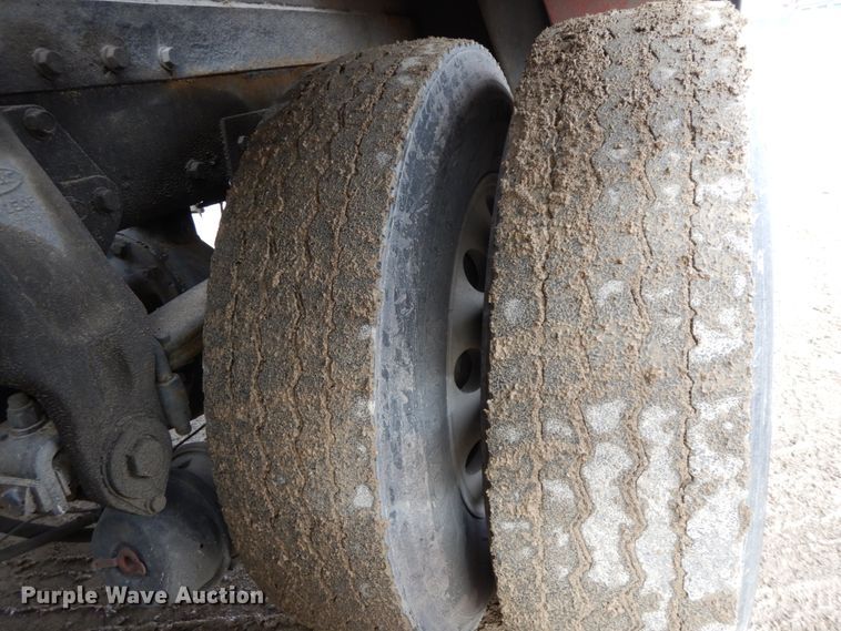 image for item DF6482 2001 Peterbilt 379  tow truck