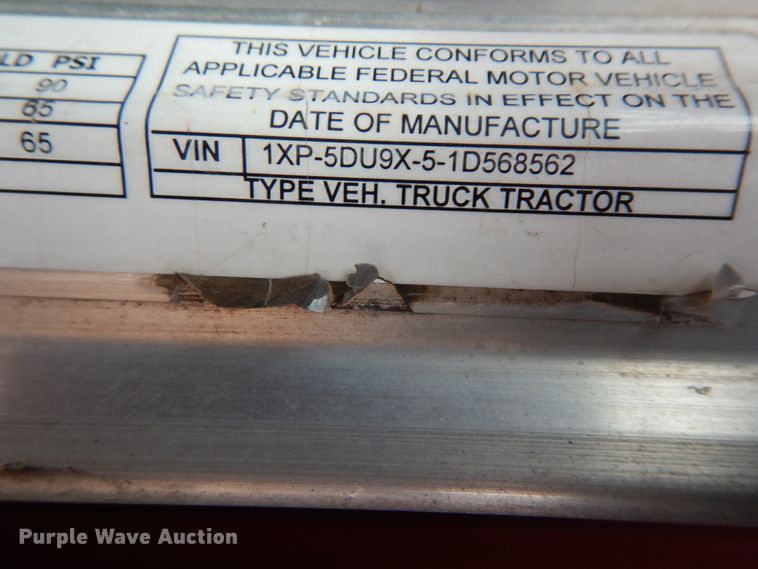 image for item DF6482 2001 Peterbilt 379  tow truck