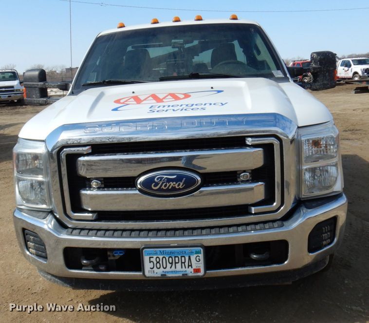 image for item DF6483 2011 Ford F350 Super Duty  SuperCab tow truck