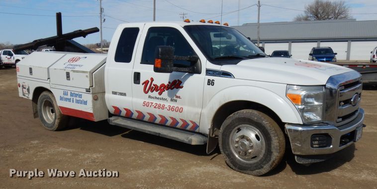 image for item DF6483 2011 Ford F350 Super Duty  SuperCab tow truck