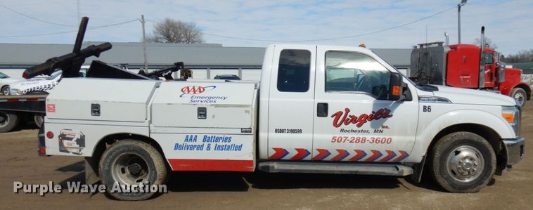 image for item DF6483 2011 Ford F350 Super Duty  SuperCab tow truck