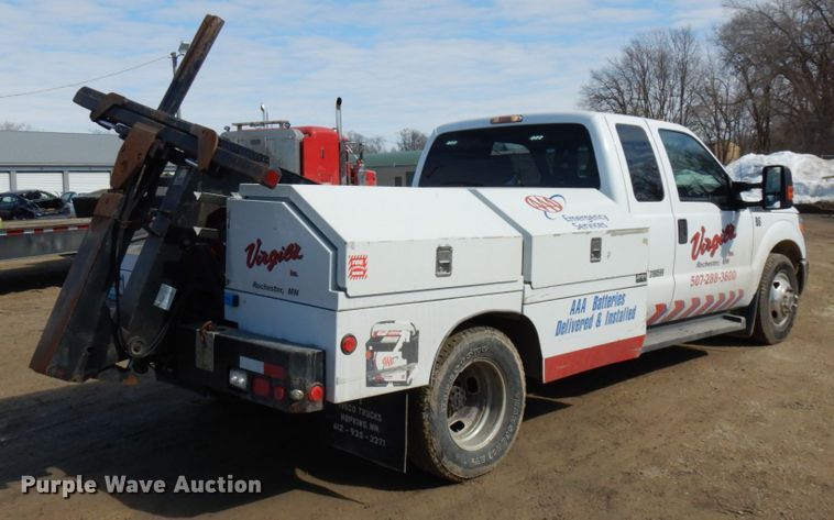 image for item DF6483 2011 Ford F350 Super Duty  SuperCab tow truck