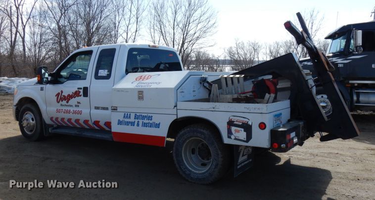 image for item DF6483 2011 Ford F350 Super Duty  SuperCab tow truck
