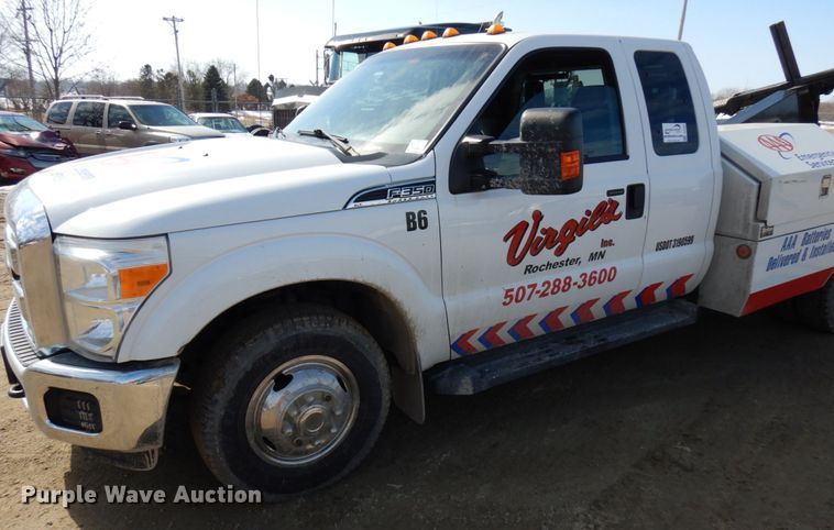 image for item DF6483 2011 Ford F350 Super Duty  SuperCab tow truck