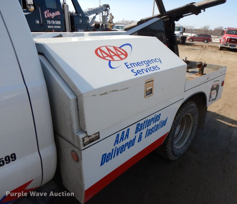 image for item DF6483 2011 Ford F350 Super Duty  SuperCab tow truck