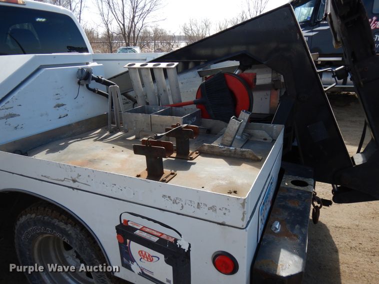 image for item DF6483 2011 Ford F350 Super Duty  SuperCab tow truck