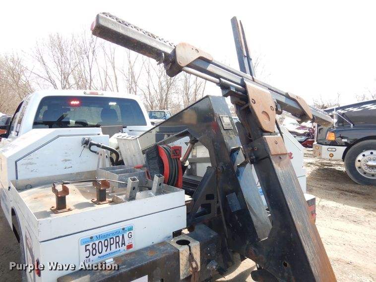 image for item DF6483 2011 Ford F350 Super Duty  SuperCab tow truck