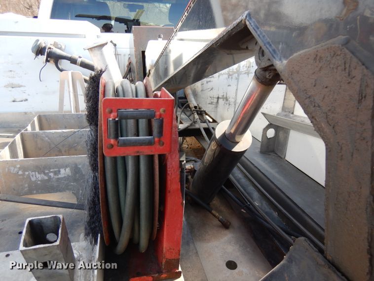 image for item DF6483 2011 Ford F350 Super Duty  SuperCab tow truck