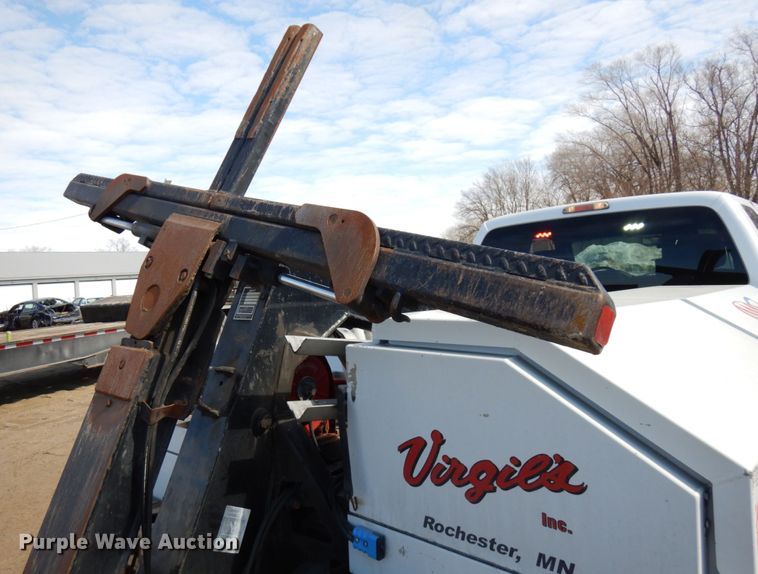 image for item DF6483 2011 Ford F350 Super Duty  SuperCab tow truck