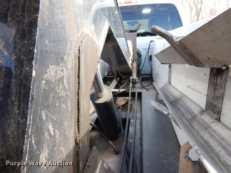 image for item DF6483 2011 Ford F350 Super Duty  SuperCab tow truck