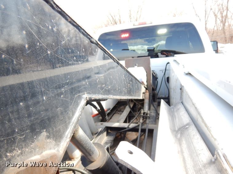 image for item DF6483 2011 Ford F350 Super Duty  SuperCab tow truck