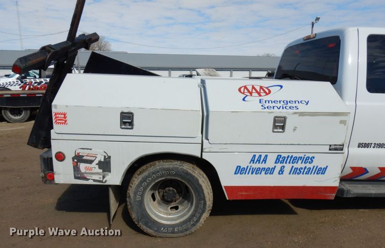 image for item DF6483 2011 Ford F350 Super Duty  SuperCab tow truck