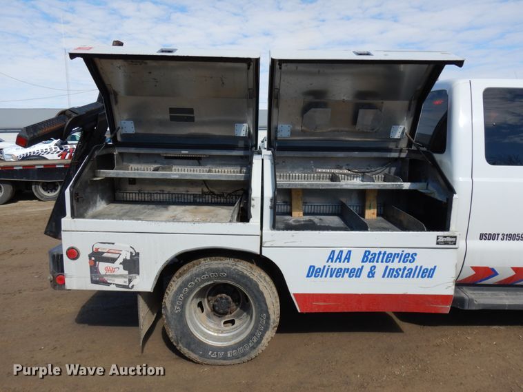 image for item DF6483 2011 Ford F350 Super Duty  SuperCab tow truck