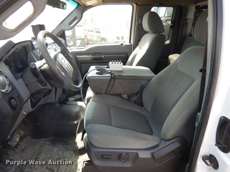 image for item DF6483 2011 Ford F350 Super Duty  SuperCab tow truck