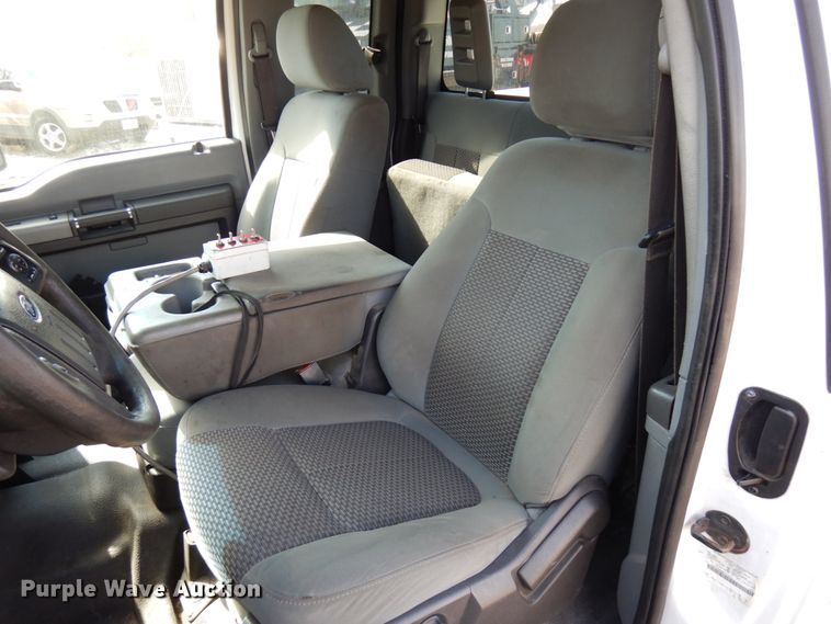 image for item DF6483 2011 Ford F350 Super Duty  SuperCab tow truck