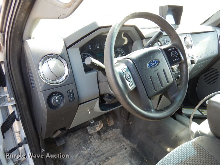 image for item DF6483 2011 Ford F350 Super Duty  SuperCab tow truck