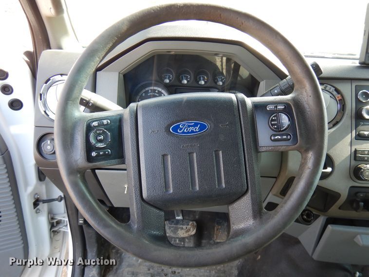 image for item DF6483 2011 Ford F350 Super Duty  SuperCab tow truck