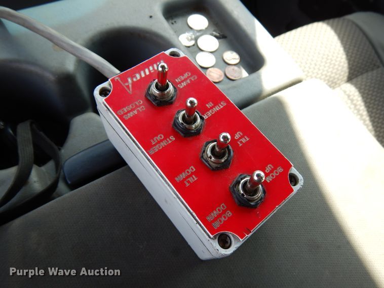 image for item DF6483 2011 Ford F350 Super Duty  SuperCab tow truck