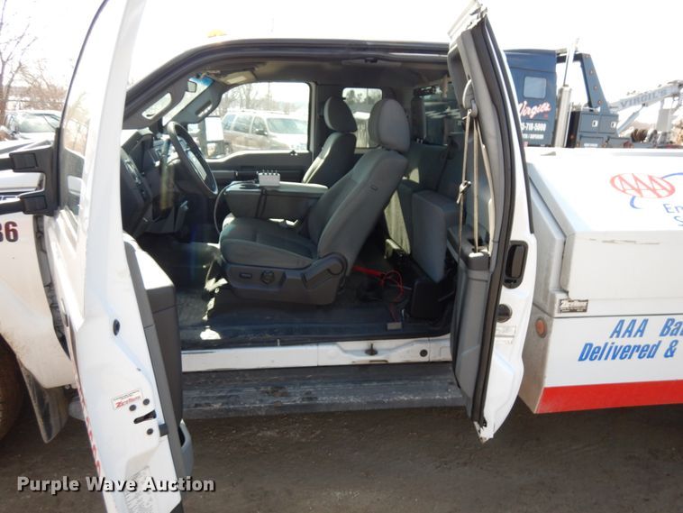 image for item DF6483 2011 Ford F350 Super Duty  SuperCab tow truck