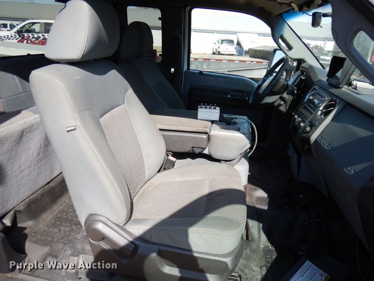 image for item DF6483 2011 Ford F350 Super Duty  SuperCab tow truck