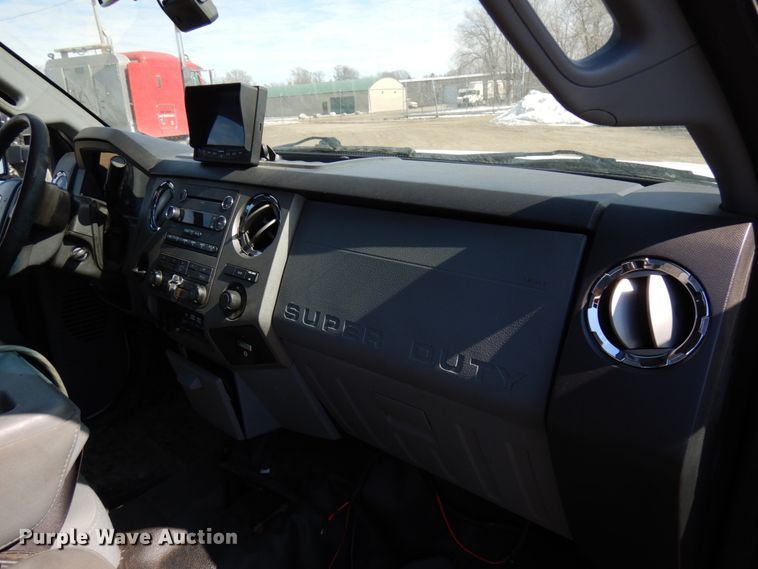 image for item DF6483 2011 Ford F350 Super Duty  SuperCab tow truck