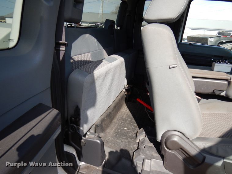 image for item DF6483 2011 Ford F350 Super Duty  SuperCab tow truck