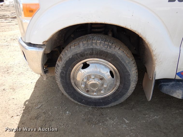 image for item DF6483 2011 Ford F350 Super Duty  SuperCab tow truck