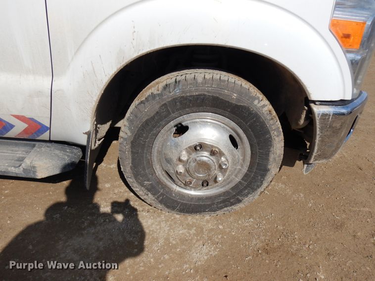 image for item DF6483 2011 Ford F350 Super Duty  SuperCab tow truck