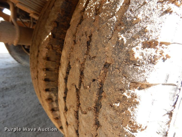 image for item DF6483 2011 Ford F350 Super Duty  SuperCab tow truck