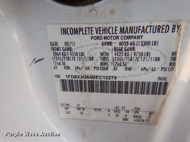 image for item DF6483 2011 Ford F350 Super Duty  SuperCab tow truck