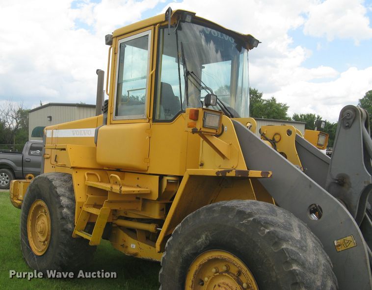 image for item DG5273 2001 Volvo L90D  wheel loader