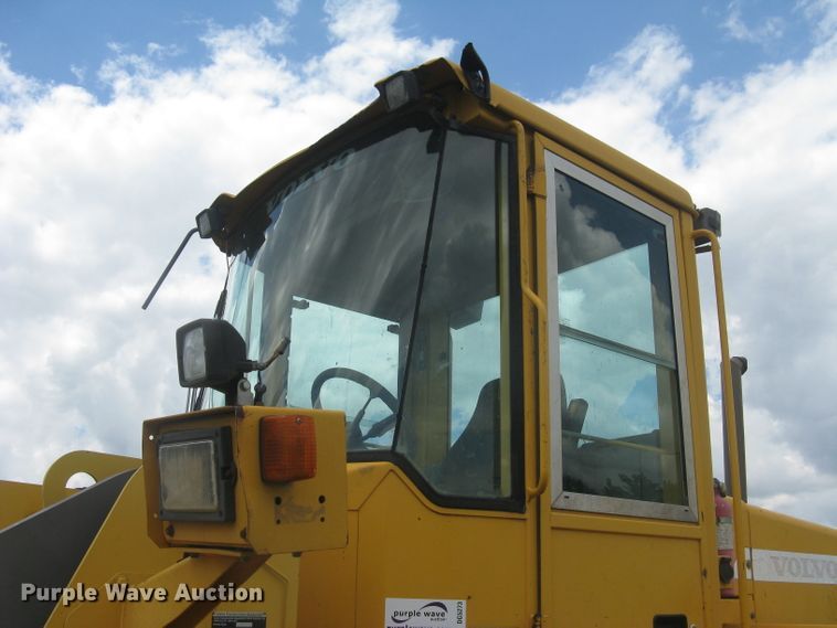 image for item DG5273 2001 Volvo L90D  wheel loader