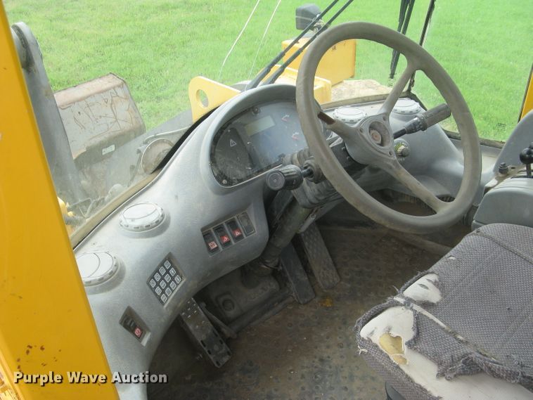 image for item DG5273 2001 Volvo L90D  wheel loader