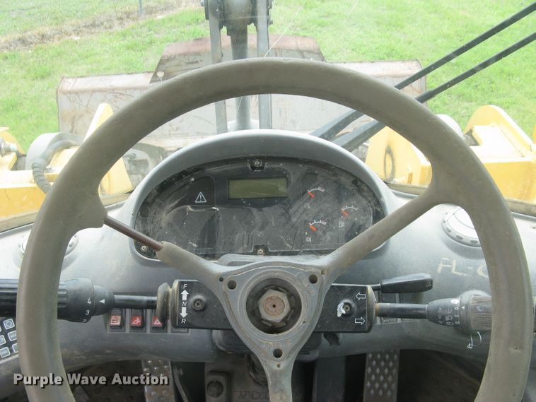 image for item DG5273 2001 Volvo L90D  wheel loader