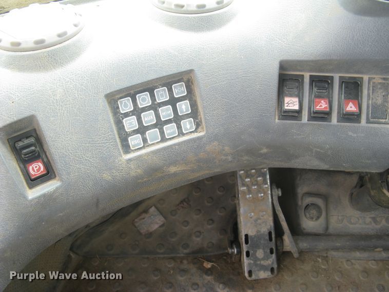 image for item DG5273 2001 Volvo L90D  wheel loader