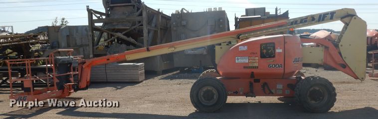 image for item DH5594 2004 JLG 600A  boom lift