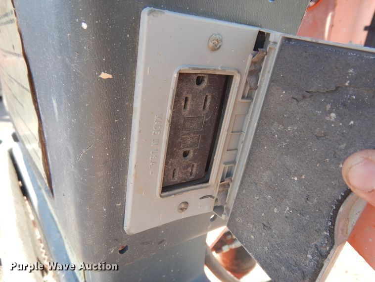 image for item DH5594 2004 JLG 600A  boom lift