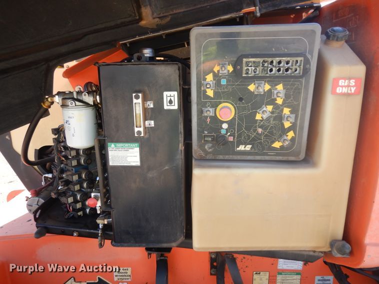 image for item DH5594 2004 JLG 600A  boom lift