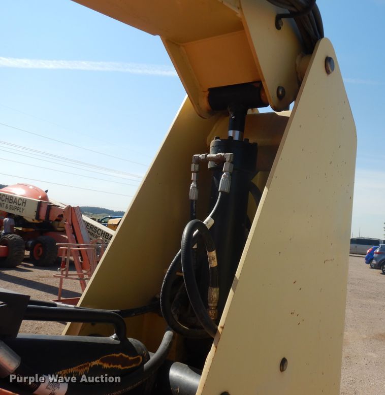 image for item DH5594 2004 JLG 600A  boom lift